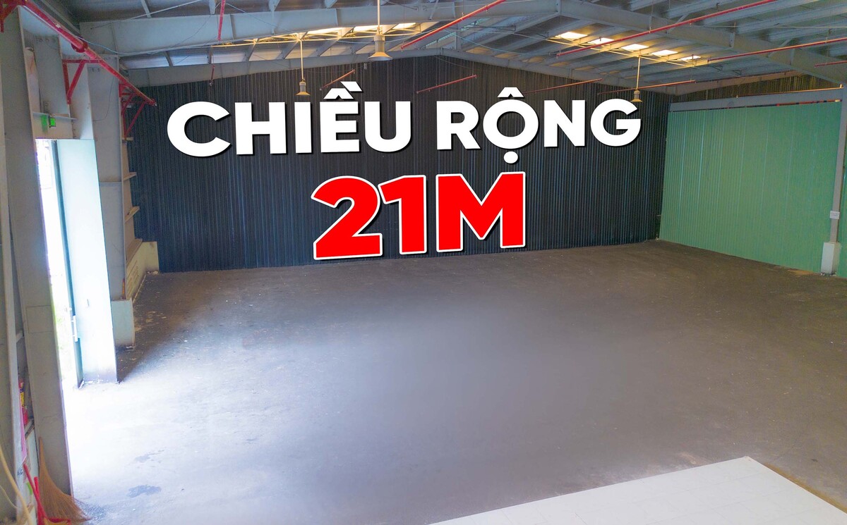 các ô kệ trong kho