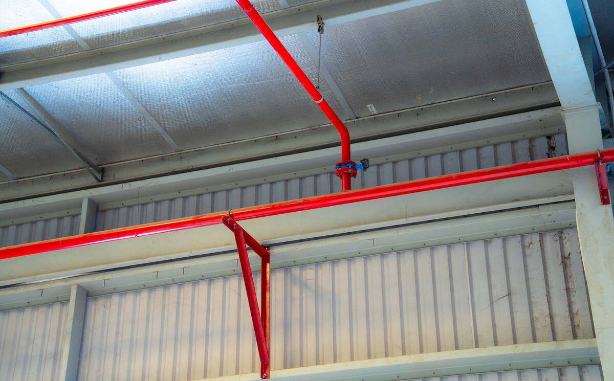 các ô kệ trong kho