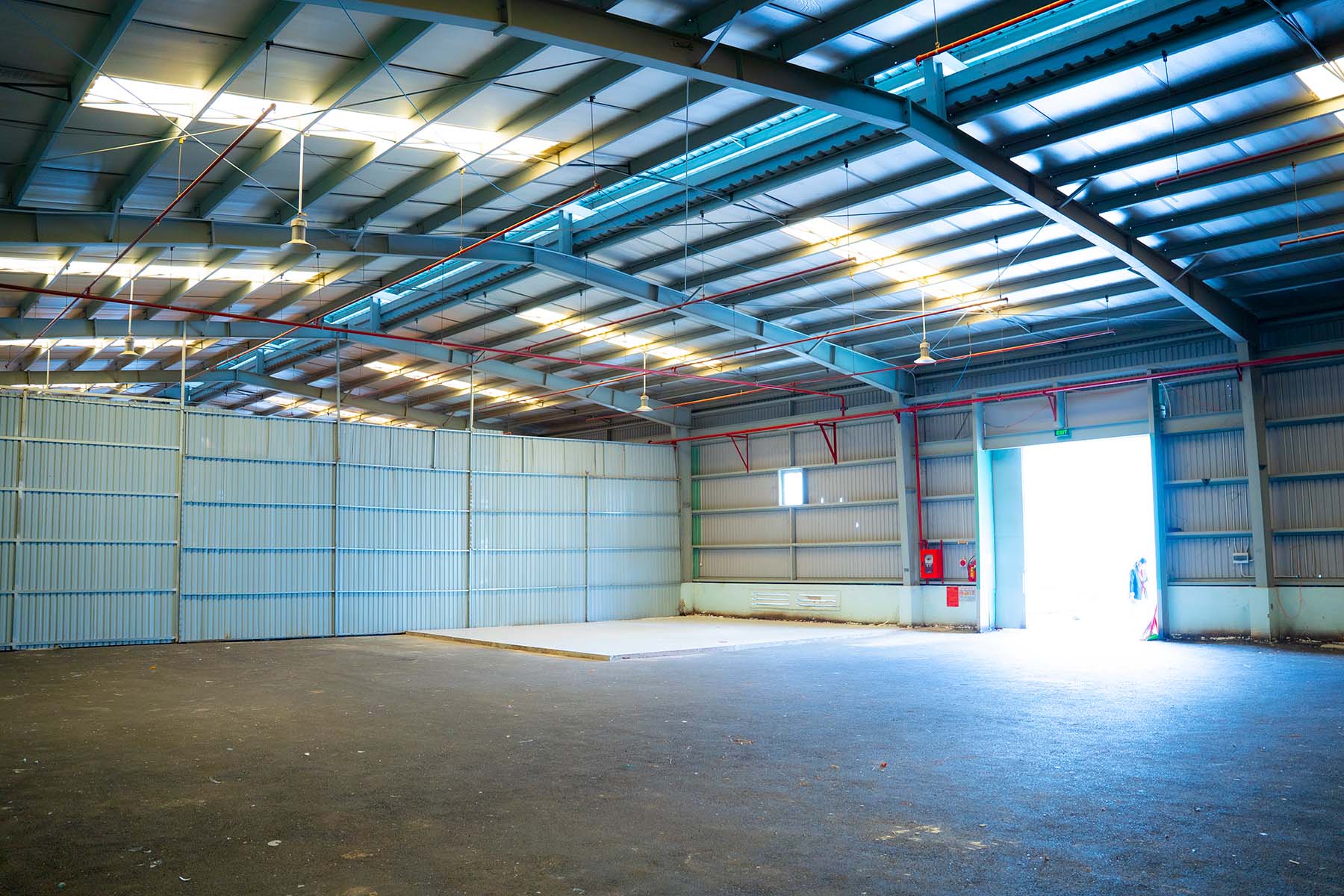 Cửa bên hông kho