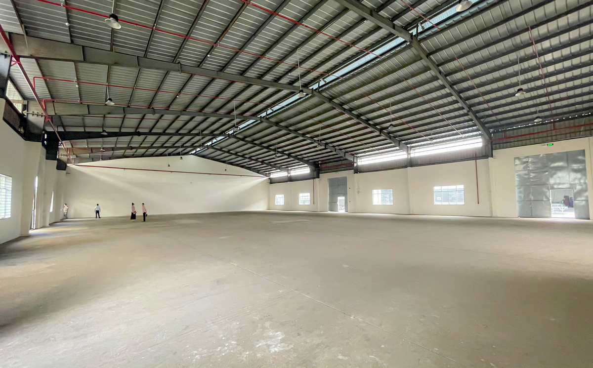 Cửa bên hông kho