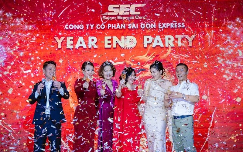 khai-tiec-year-end-party-saigon-express