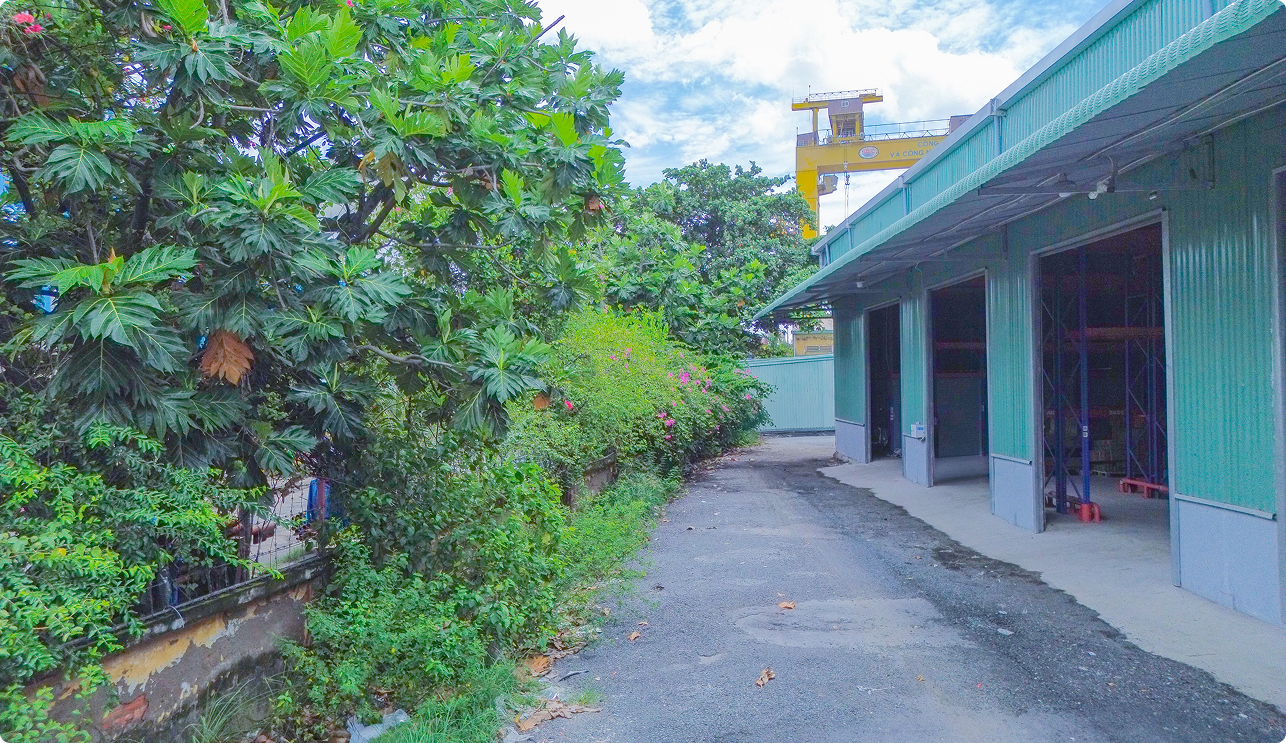 phía trước kho